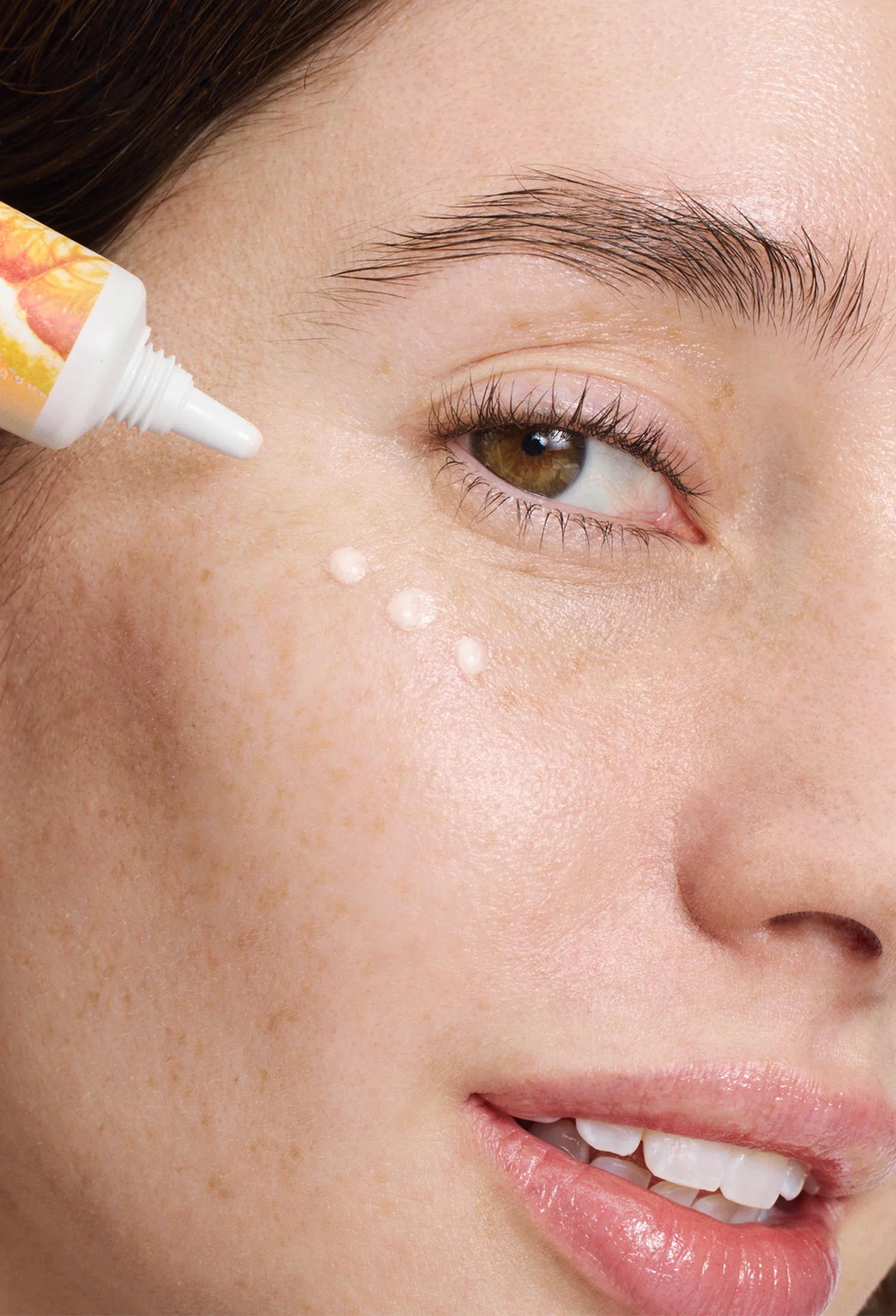 Glow by Nature Illuminating Eye Cream - Image 2
