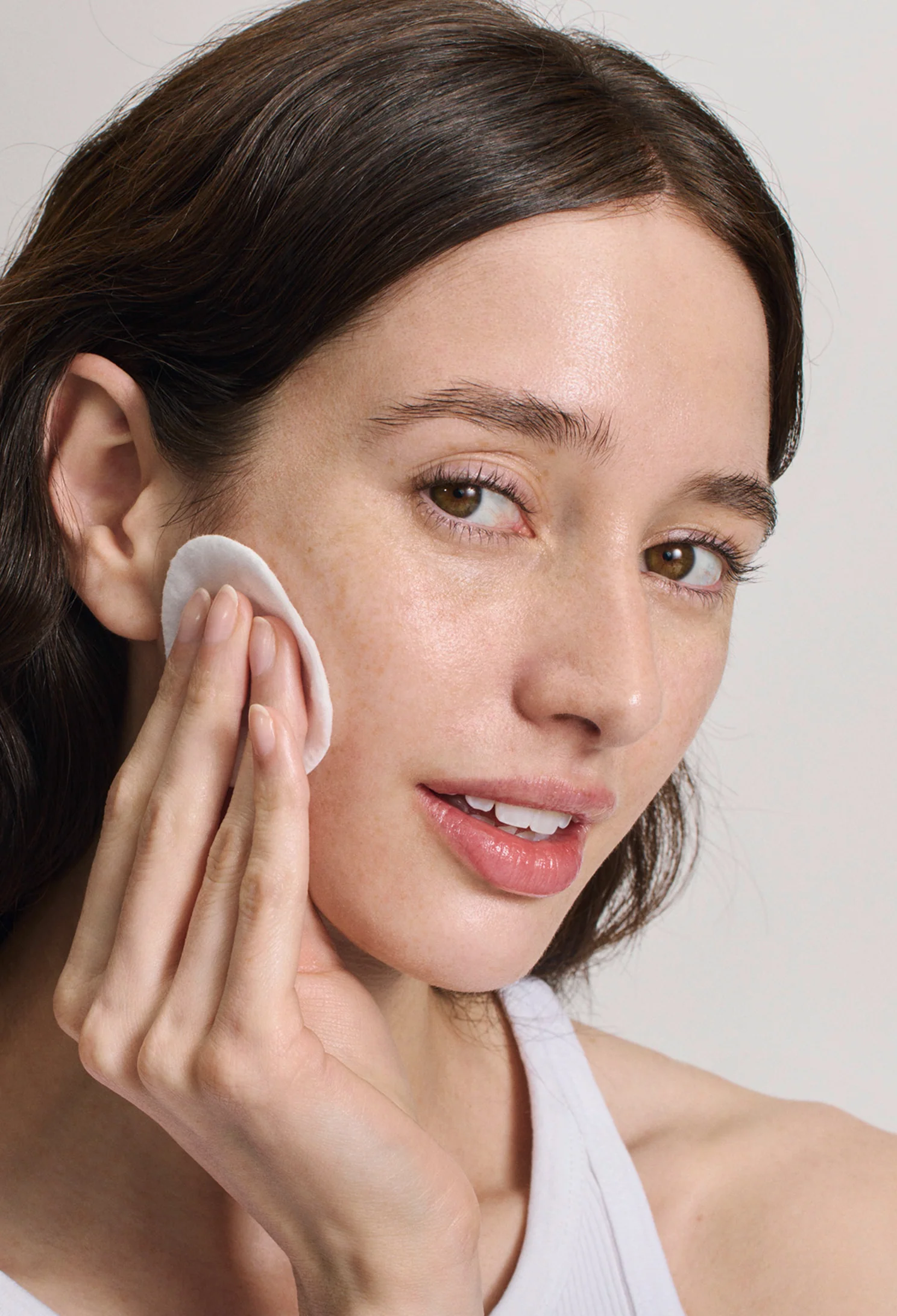 Glow By Nature Liquid Illuminating Refiner - Image 2